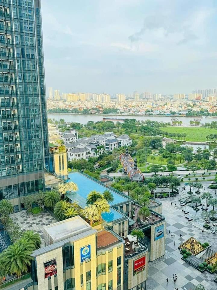 At Vinhome Central Park * TP. Hồ Chí Minh