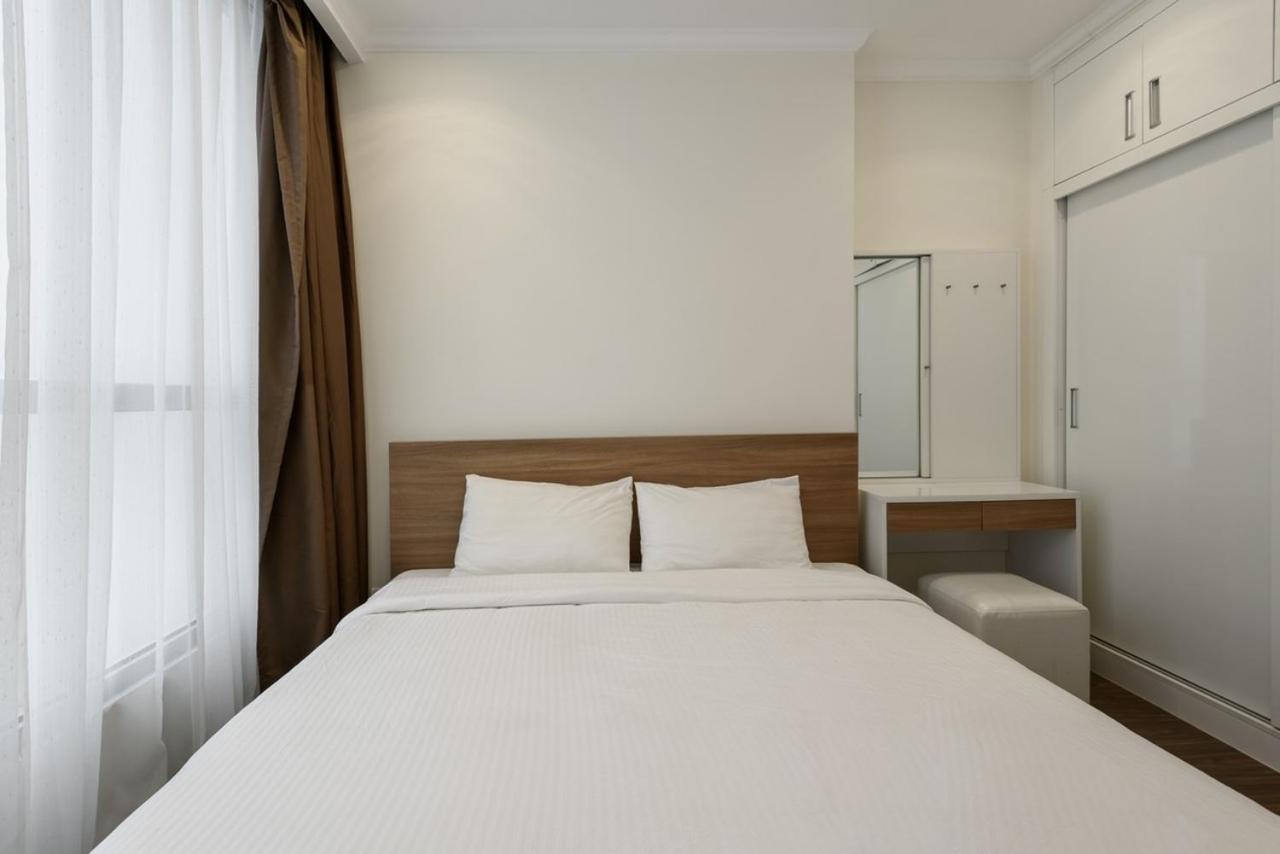 At Vinhome Central Park Apartment